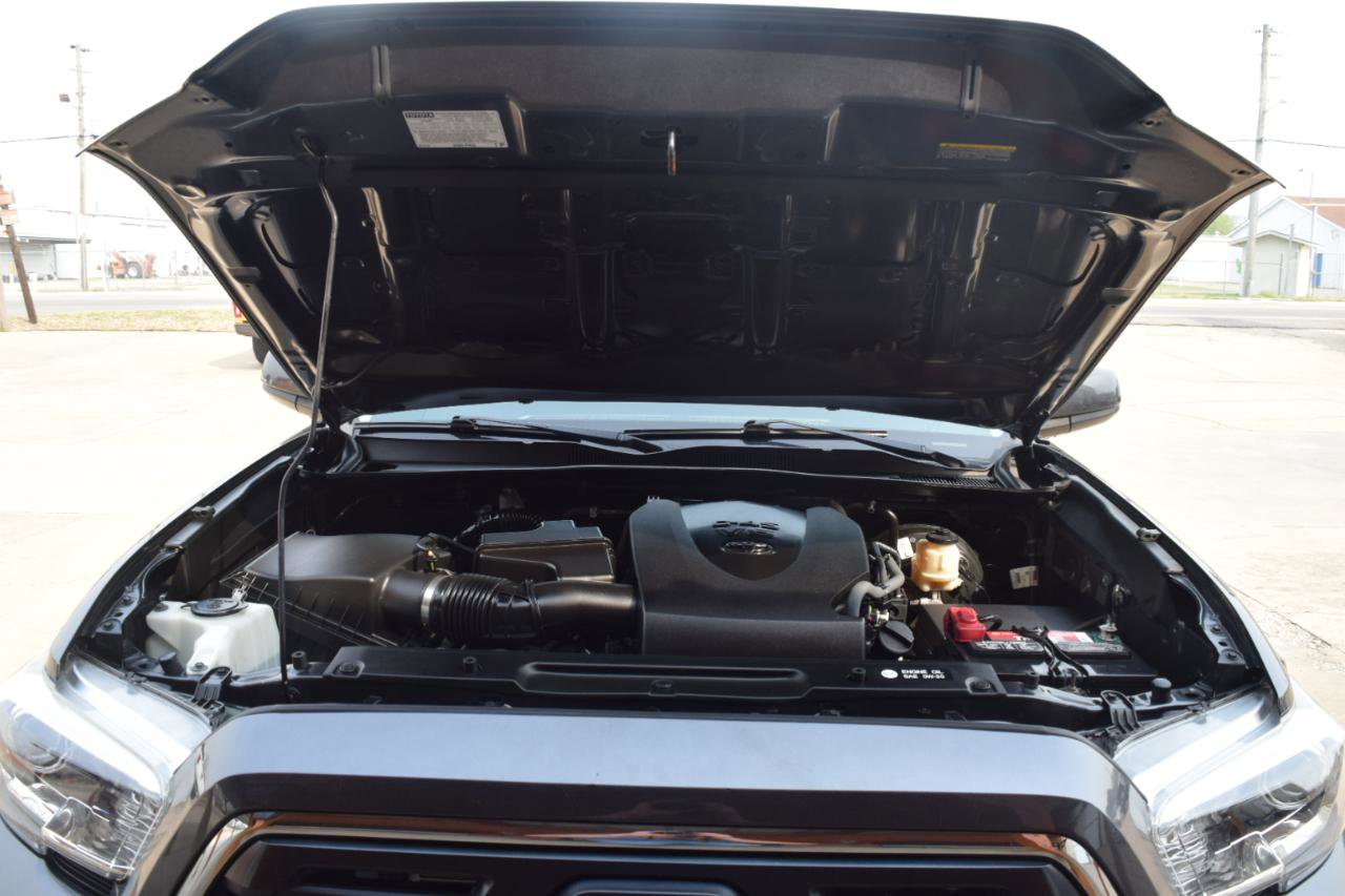 Used 2018 Toyota Tacoma SR5 AWD/4WD image 31