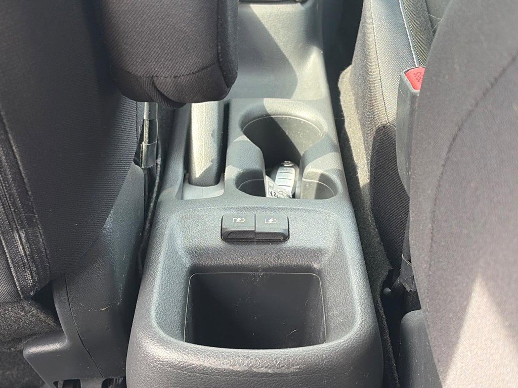 Used 2018 Nissan Kicks SV image 11