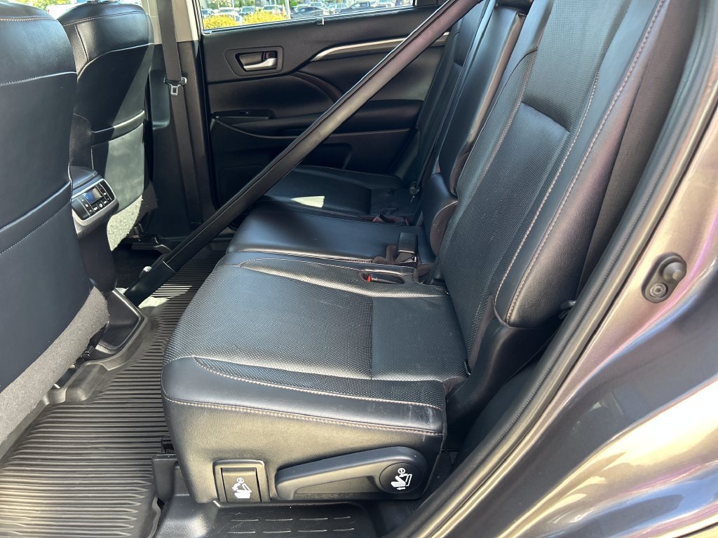 Certified 2019 Toyota Highlander Limited AWD/4WD image 29