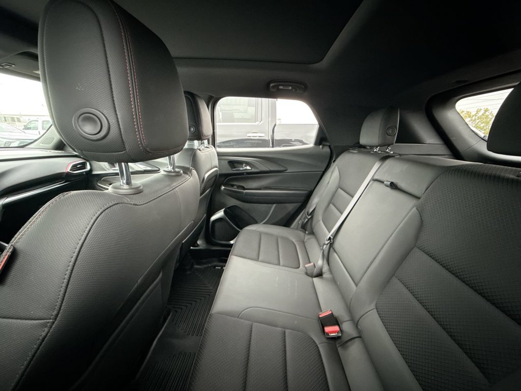 Used 2023 Chevrolet TrailBlazer RS w/ Sun and Liftgate Package FWD image 9
