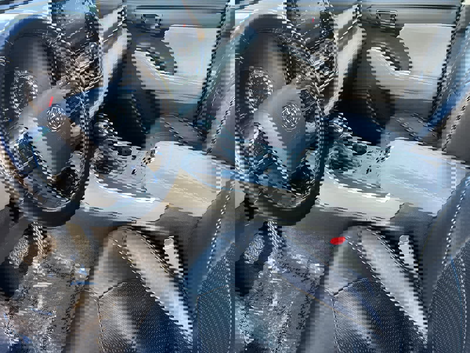 Used 2021 Toyota Highlander LE image 12