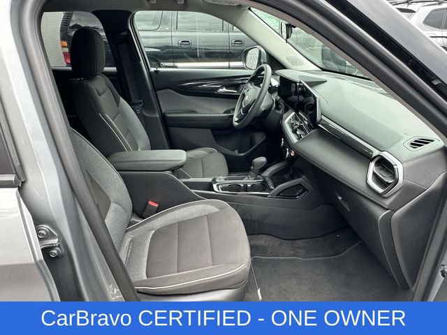 Used 2025 Chevrolet TrailBlazer LT AWD/4WD image 2