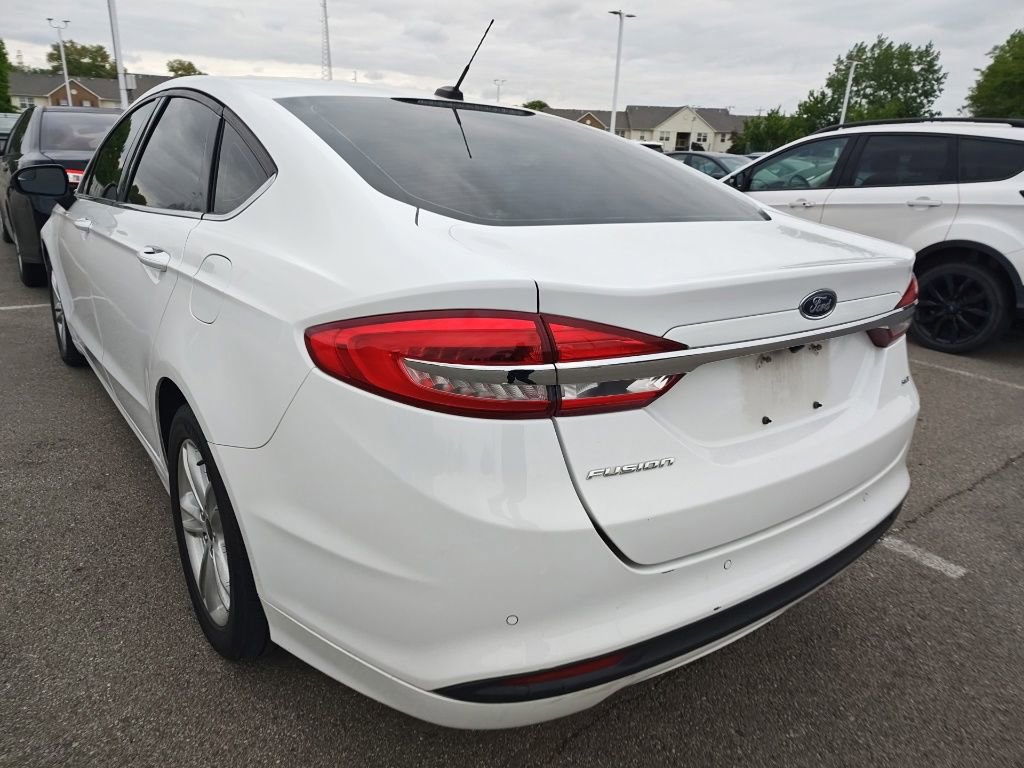 Used 2018 Ford Fusion SE w/ Fusion SE Technology Package FWD image 4