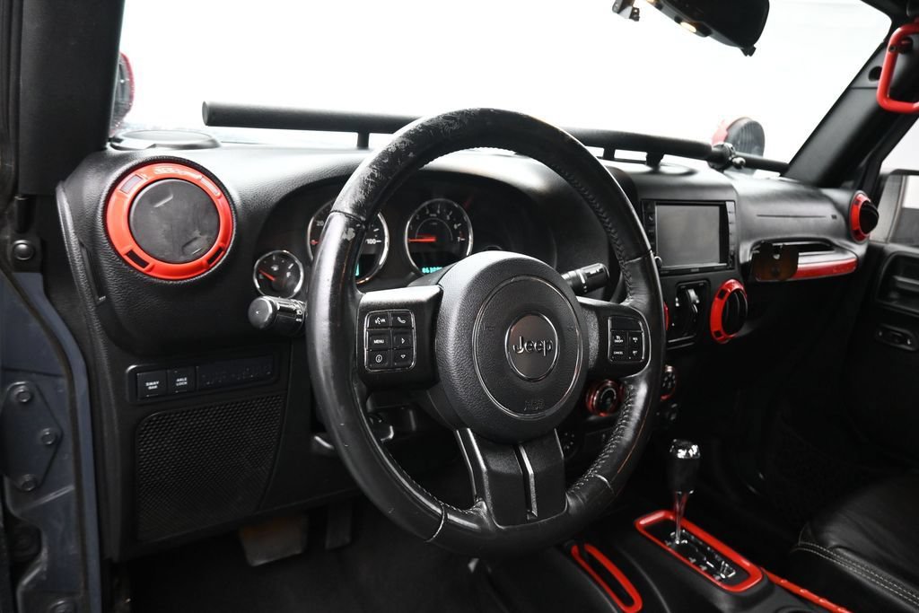 Used 2016 Jeep Wrangler Unlimited Rubicon w/ Connectivity Group AWD/4WD image 11