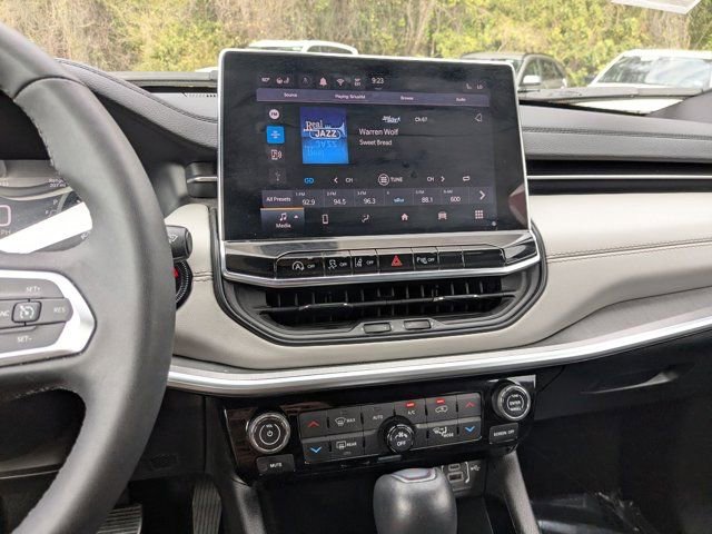 Used 2025 Jeep Compass Limited image 20