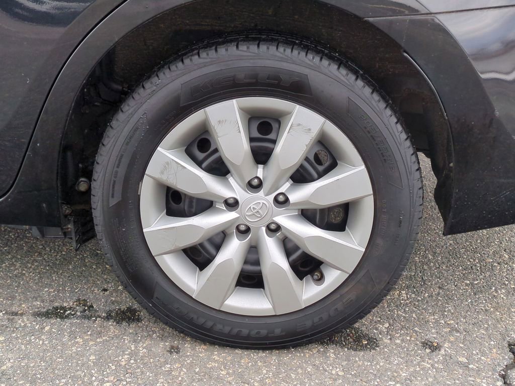 Used 2016 Toyota Corolla LE image 25