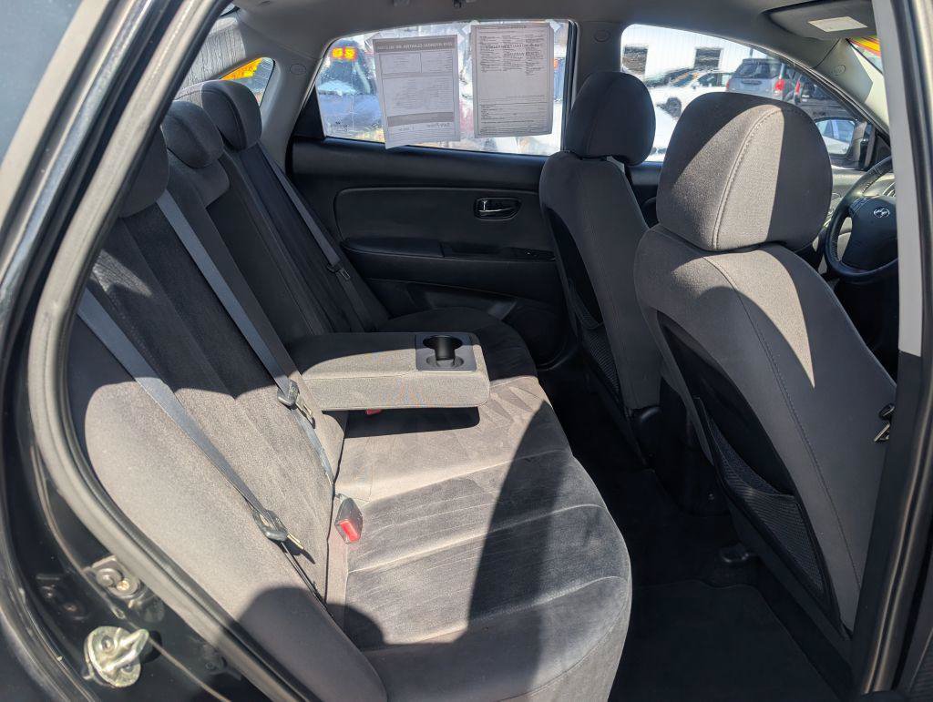 Used 2010 Hyundai Elantra SE FWD image 12