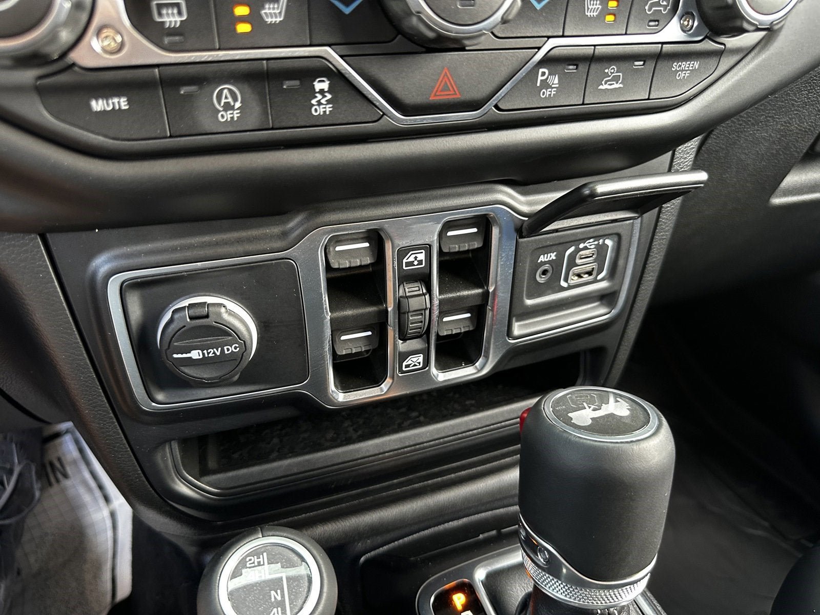 Used 2022 Jeep Wrangler Unlimited Sahara w/ LED Lighting Group AWD/4WD image 41