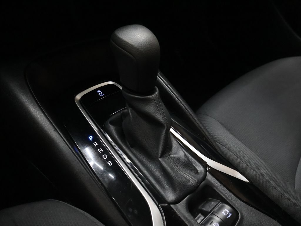 Used 2021 Toyota Corolla LE FWD image 26