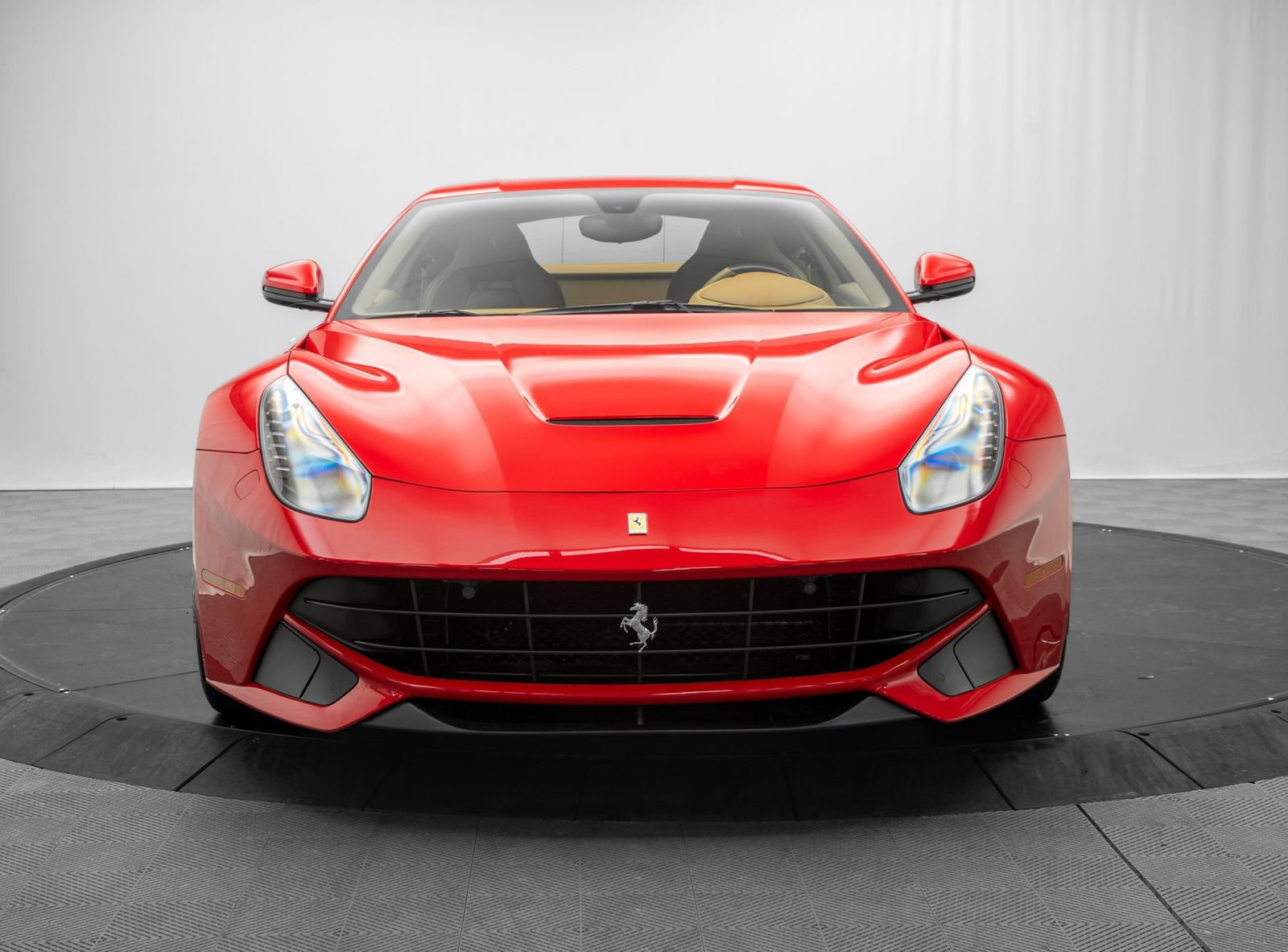 Used 2016 Ferrari F12 Berlinetta RWD image 2