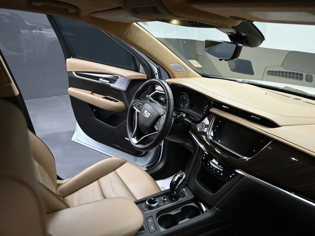 Certified 2025 Cadillac XT6 Sport w/ Platinum Package AWD/4WD image 17