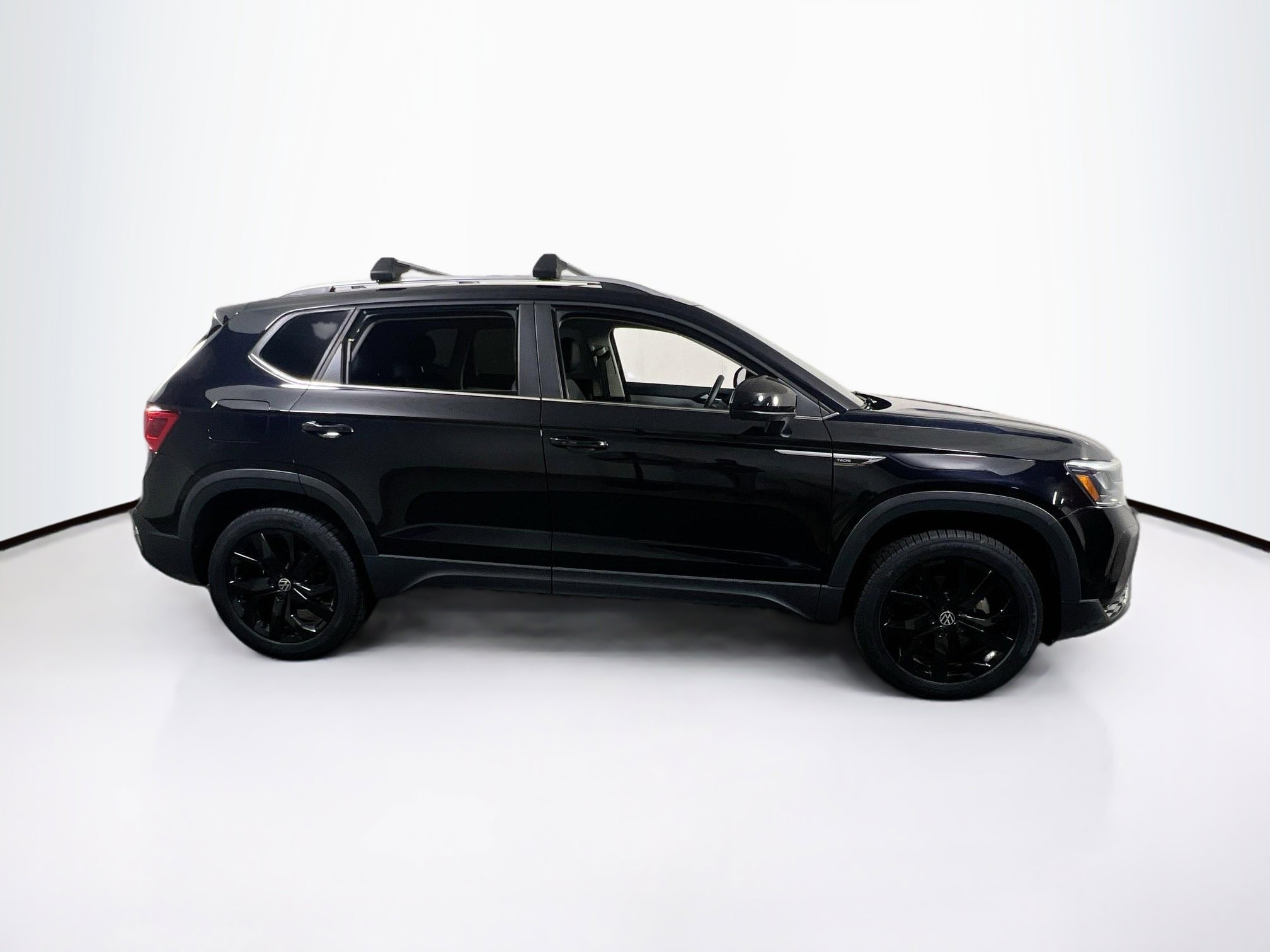 Used 2022 Volkswagen Taos SE image 4