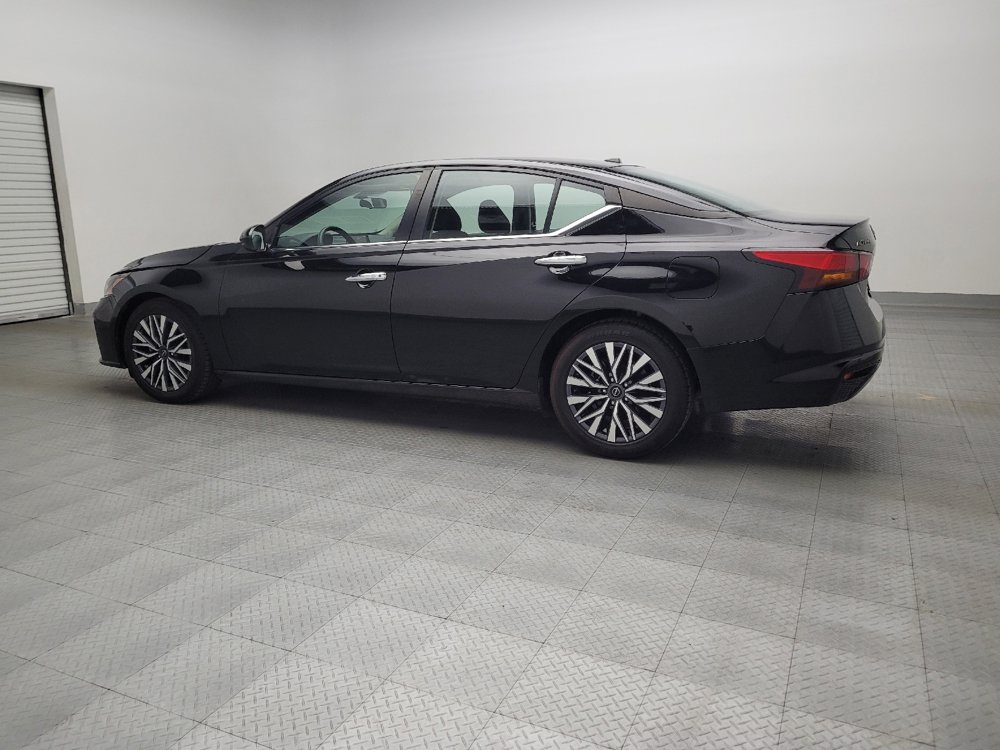 Used 2023 Nissan Altima 2.5 SV image 3