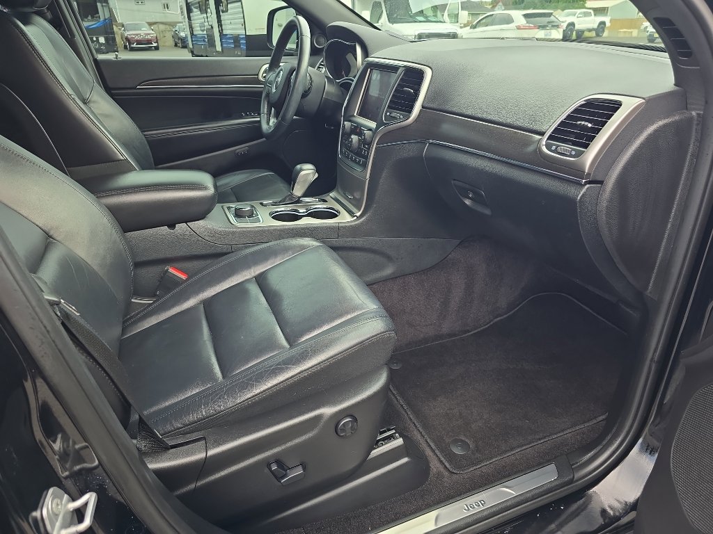 Used 2018 Jeep Grand Cherokee Limited AWD/4WD image 17