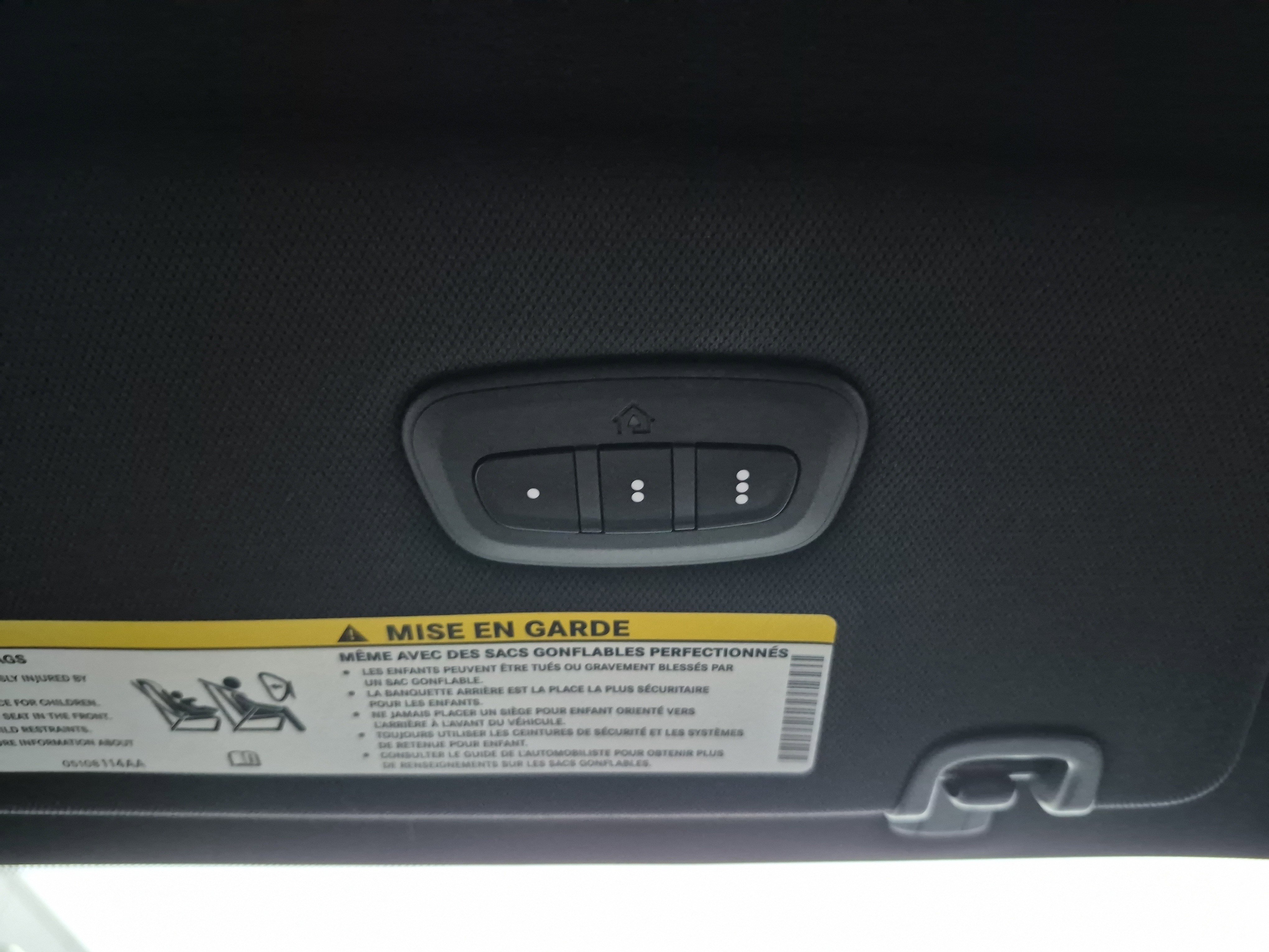 Used 2025 Chrysler Pacifica Select image 34