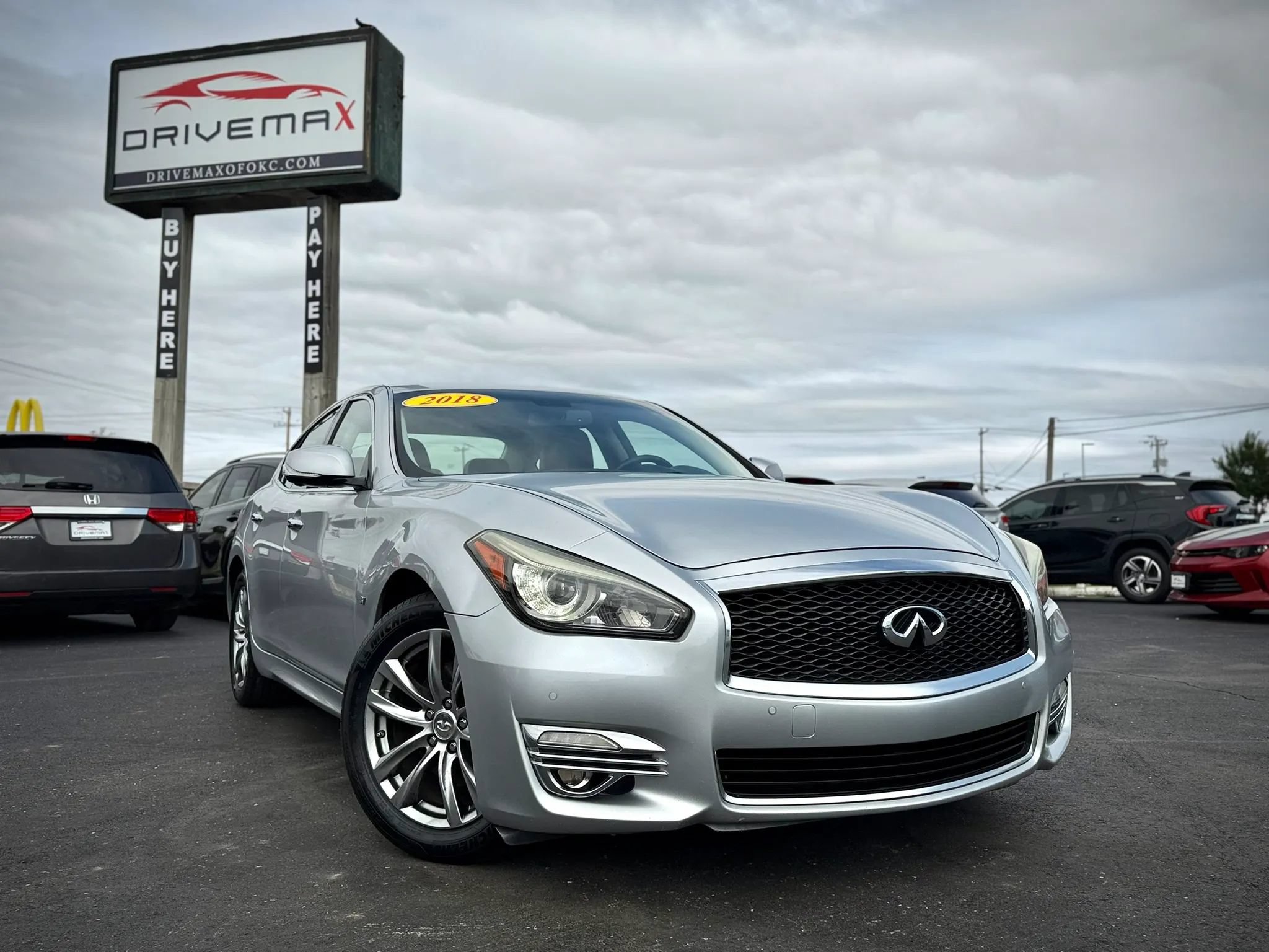 Used 2018 INFINITI Q70 Luxe