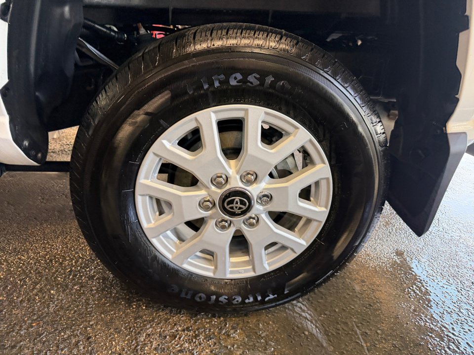 Used 2025 Toyota Tacoma SR5 AWD/4WD image 22