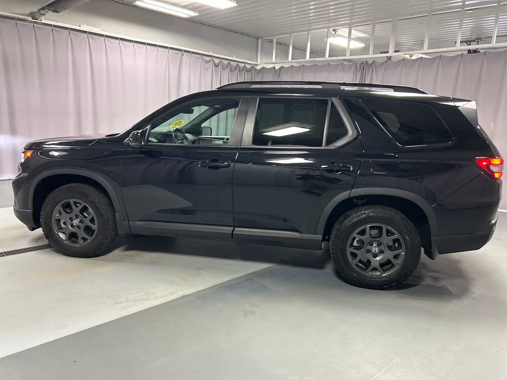Used 2024 Honda Pilot TrailSport image 4