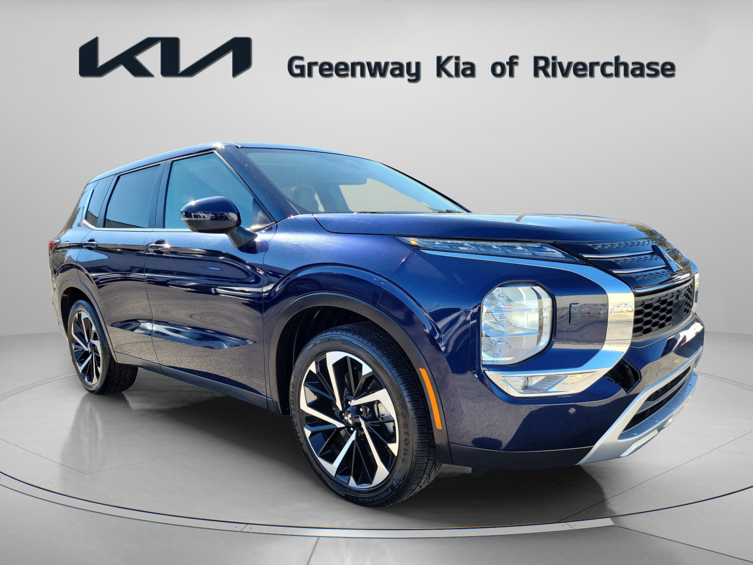 Used 2024 Mitsubishi Outlander SE image 1