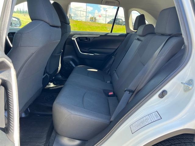 Used 2021 Toyota RAV4 LE FWD image 17