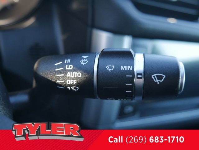 Used 2017 Jaguar XF Premium image 25