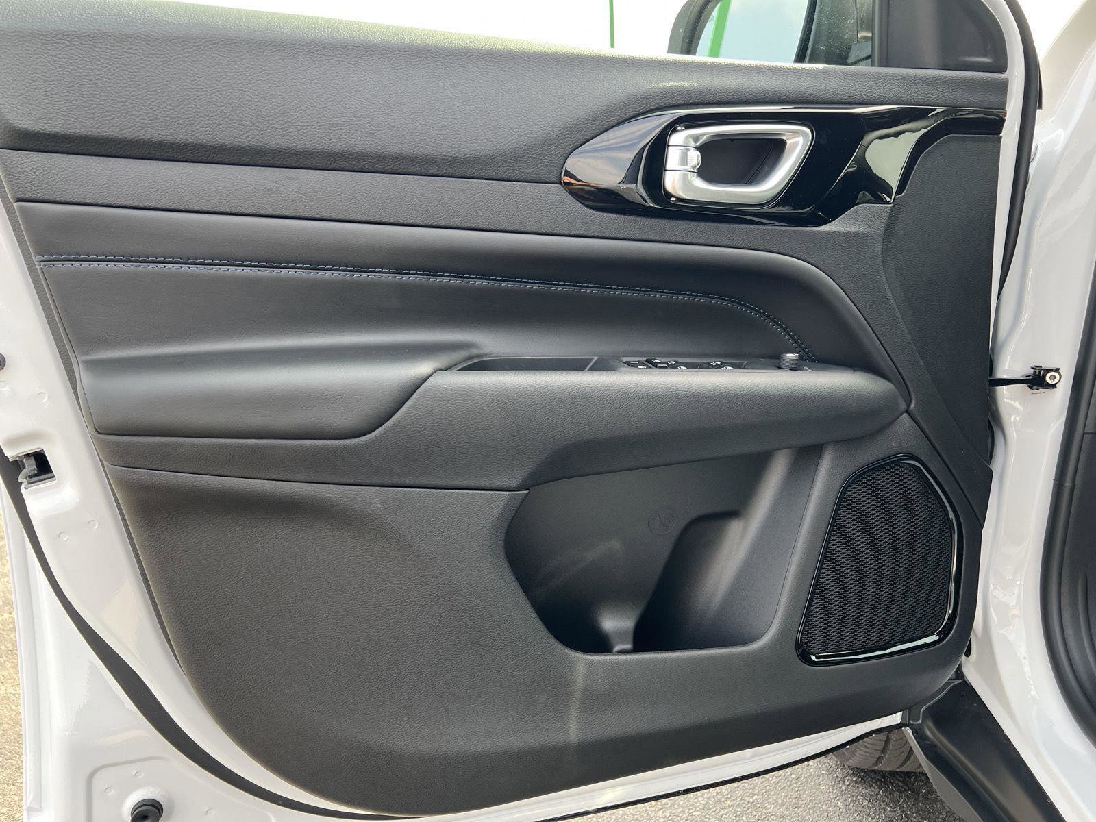 New 2026 Jeep Compass Latitude AWD/4WD image 12