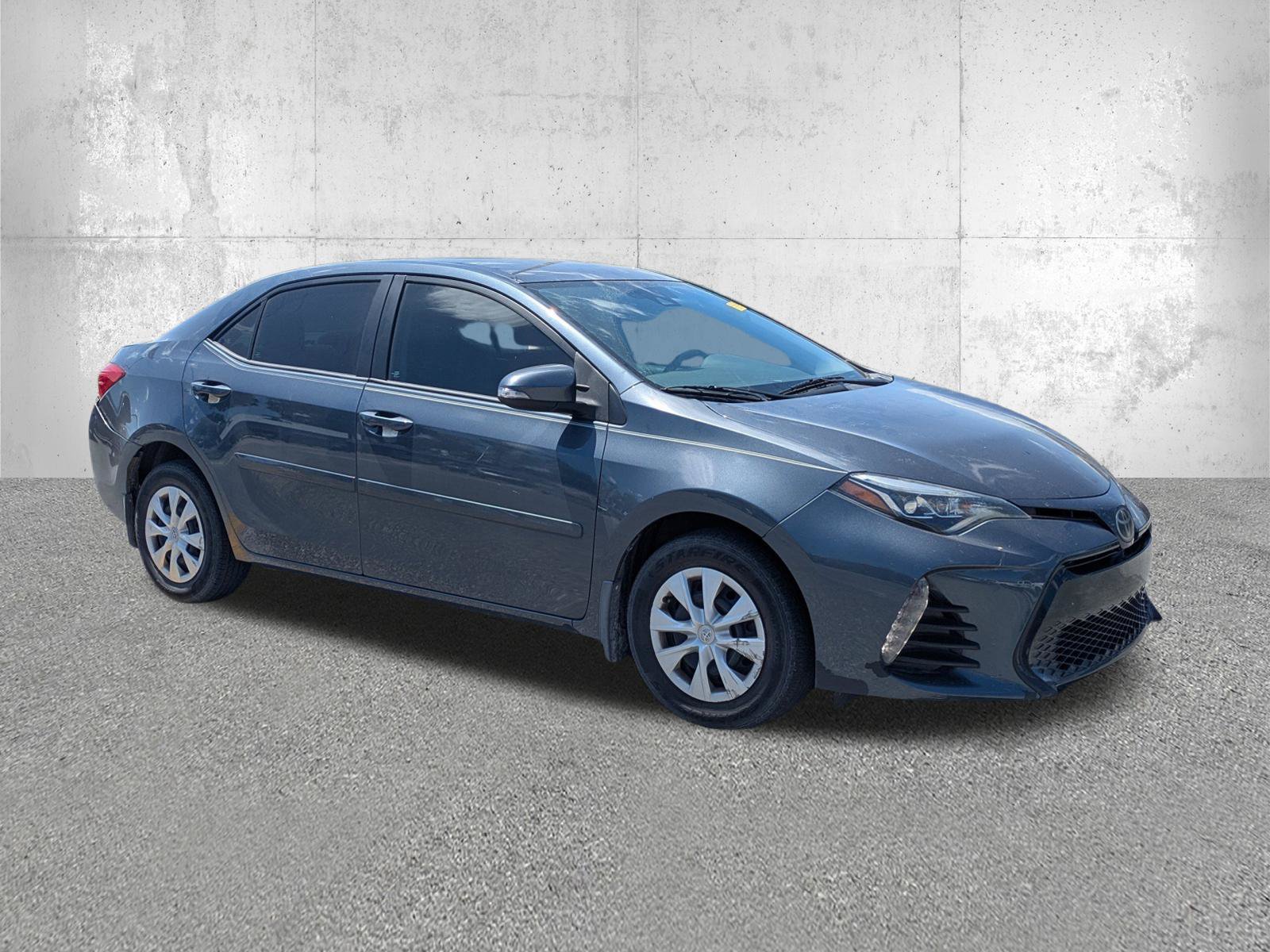 Used 2017 Toyota Corolla SE FWD image 2