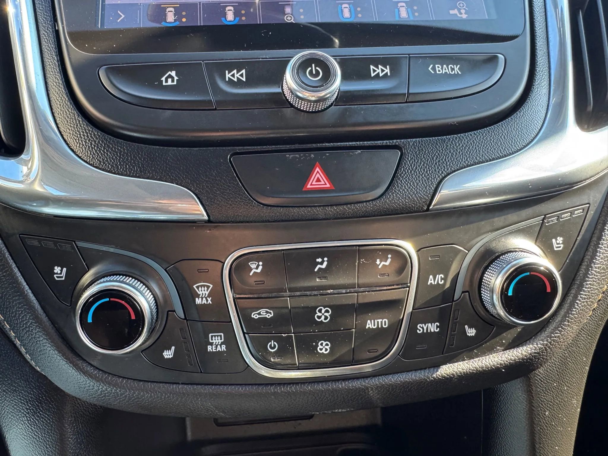 Used 2020 Chevrolet Equinox Premier image 18