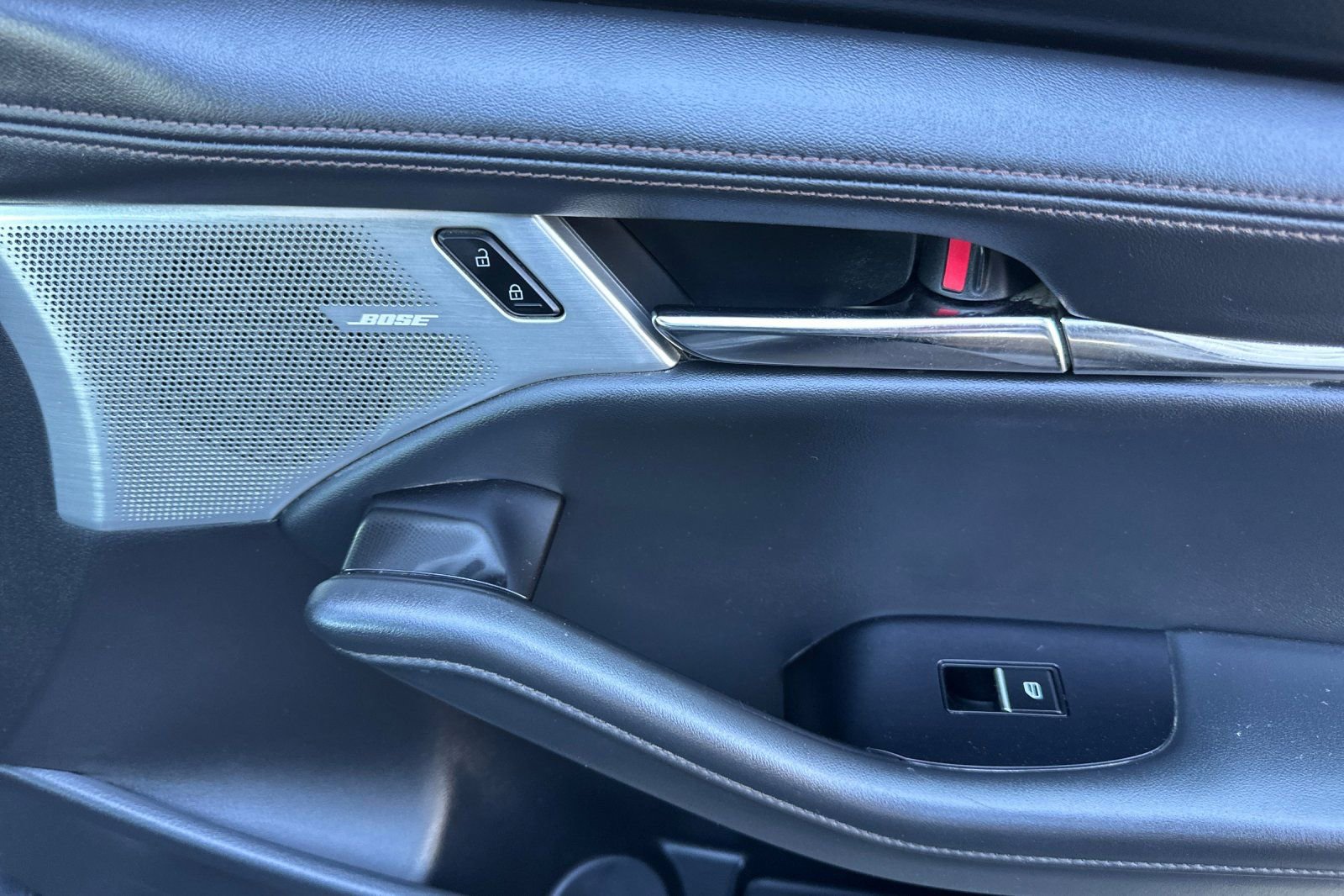 Used 2025 MAZDA MAZDA3 2.5 S Hatchback w/ Premium Pkg image 21