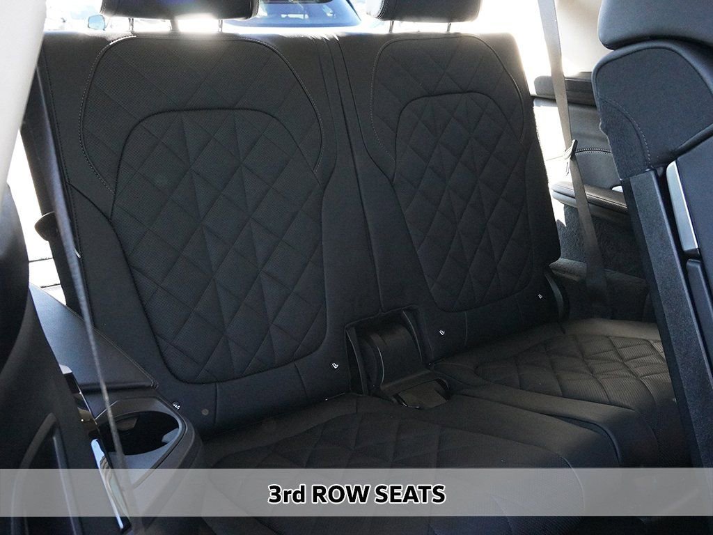 Used 2023 BMW X7 xDrive40i w/ Parking Assistance Package image 9