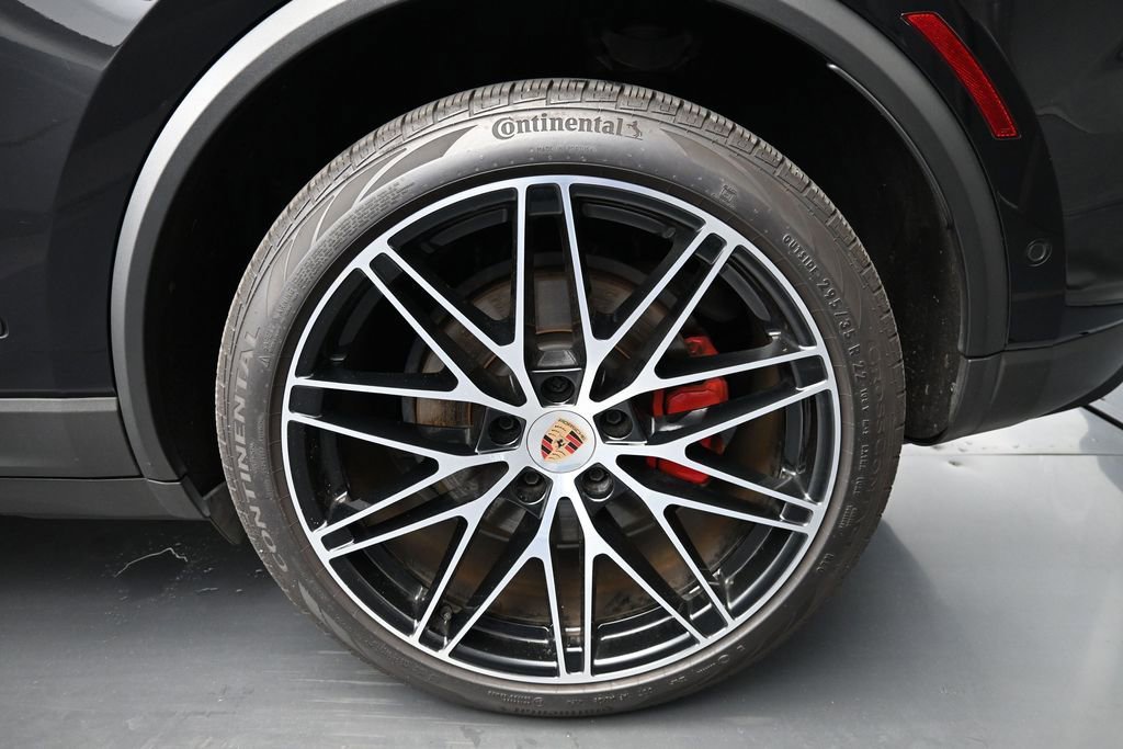 Certified 2025 Porsche Macan 4S Electric AWD/4WD image 9