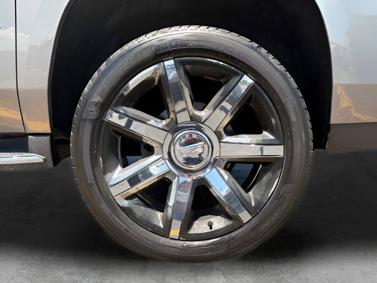 Used 2017 Cadillac Escalade ESV Luxury AWD/4WD image 22