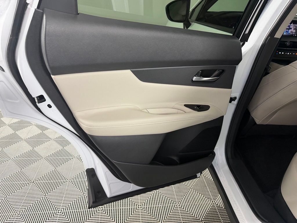 Used 2025 Nissan Murano SV AWD/4WD image 25