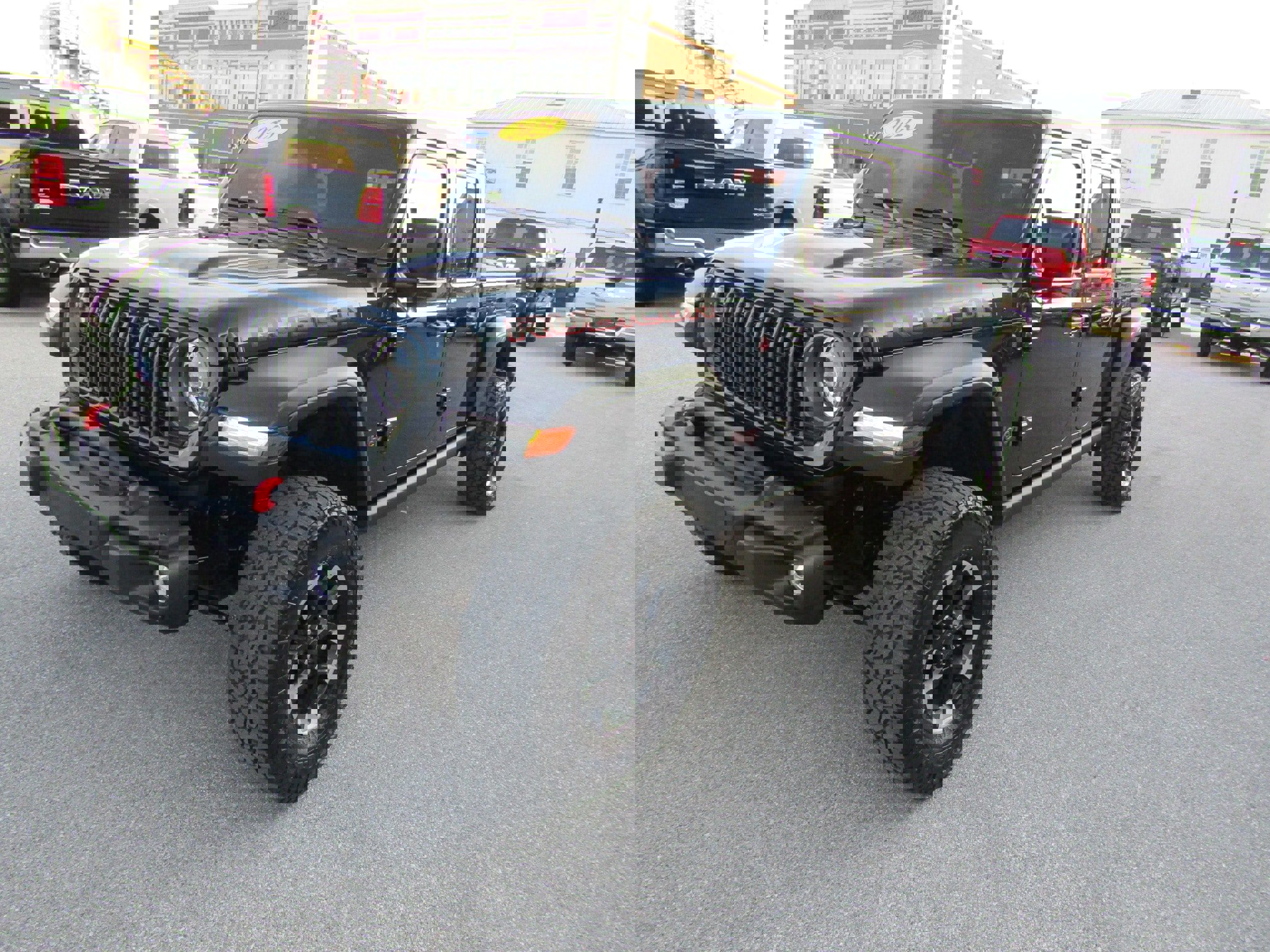 Used 2025 Jeep Gladiator Rubicon w/ Convenience Group image 7