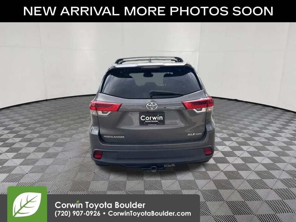 Used 2017 Toyota Highlander XLE w/ Carpet Mat Package AWD/4WD image 4