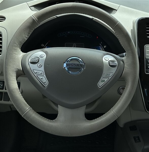 Used 2013 Nissan Leaf SV w/ LED & Quick Charge Pkg FWD image 9
