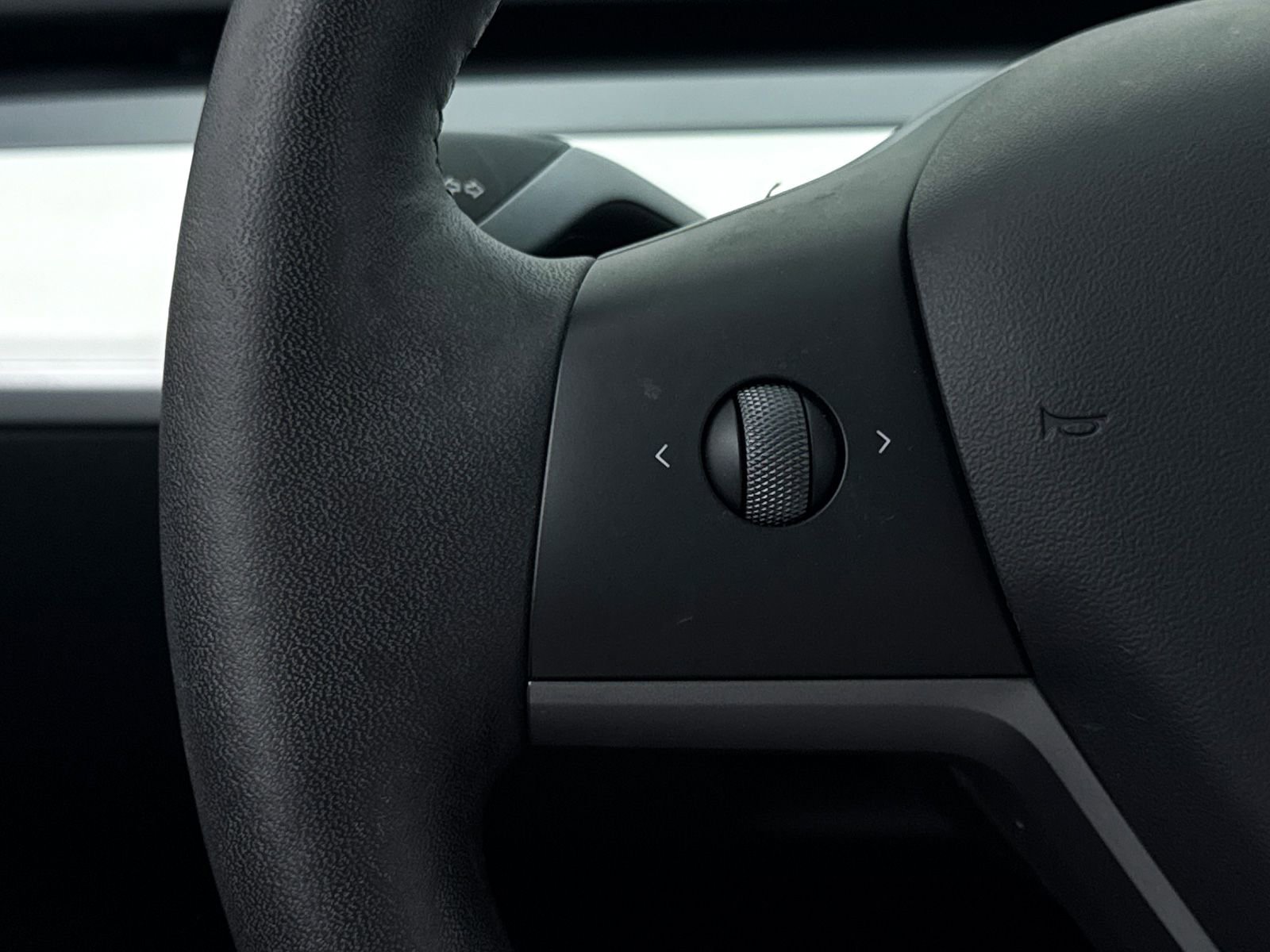 Used 2022 Tesla Model Y Long Range image 43