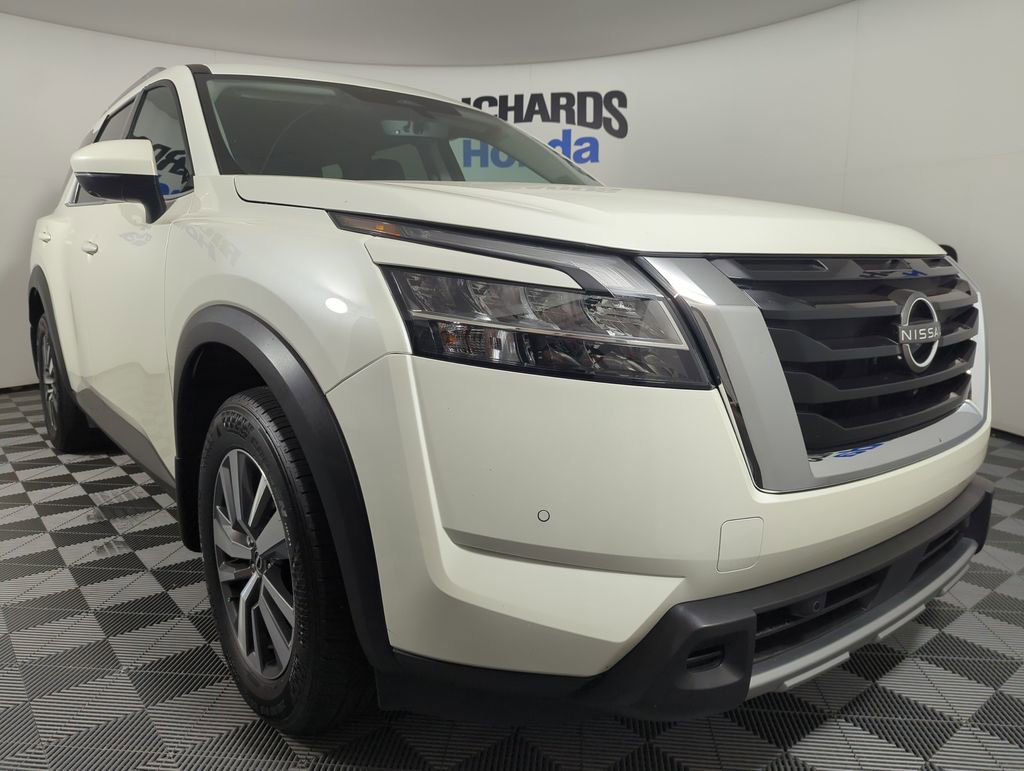 Used 2024 Nissan Pathfinder SL w/ Cargo Package image 6