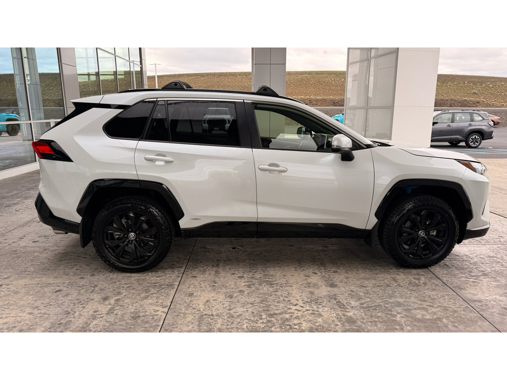 Used 2025 Toyota RAV4 SE w/ Convenience Package AWD/4WD image 10