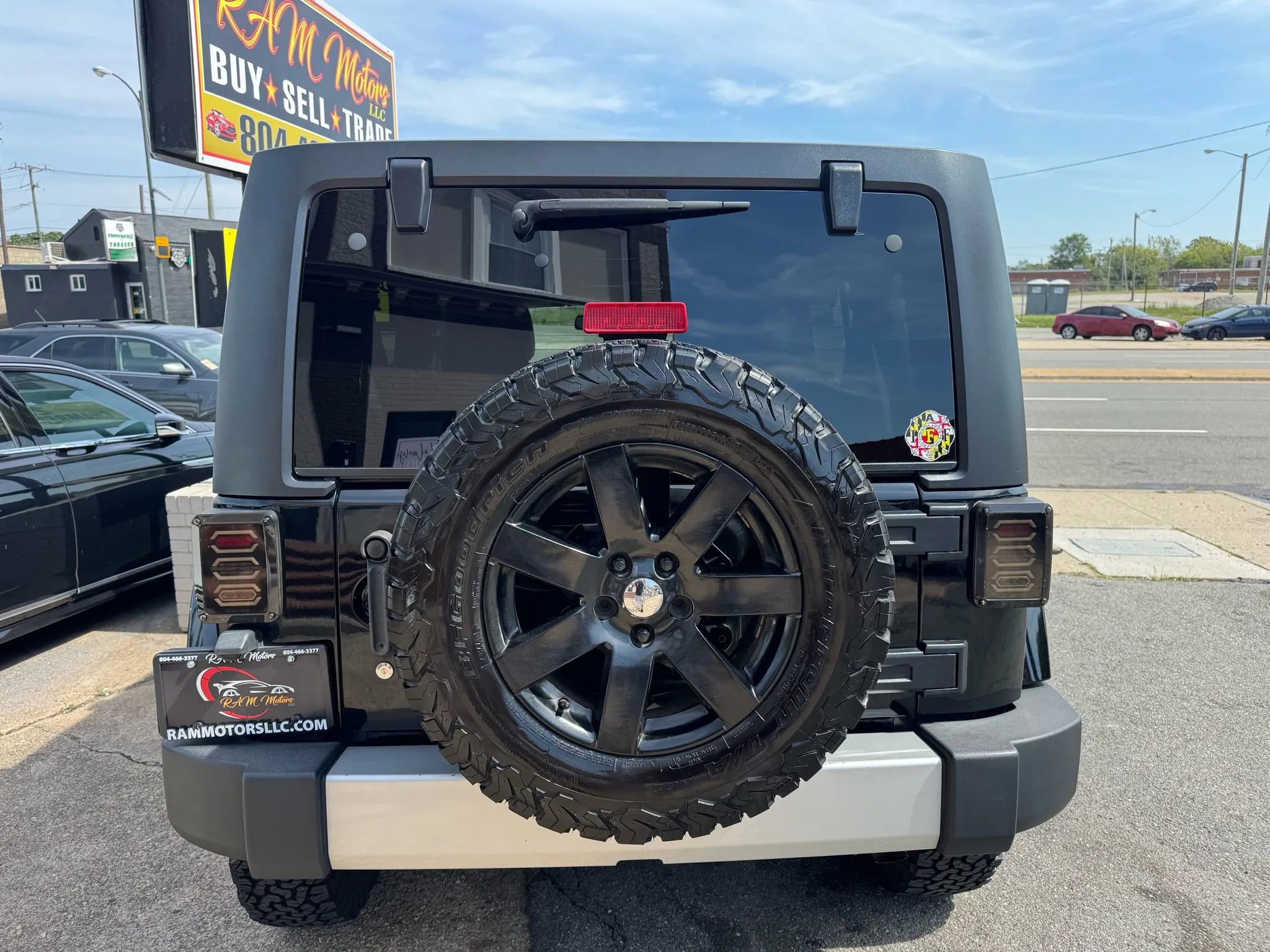 Used 2013 Jeep Wrangler Unlimited Sahara w/ Connectivity Group image 4