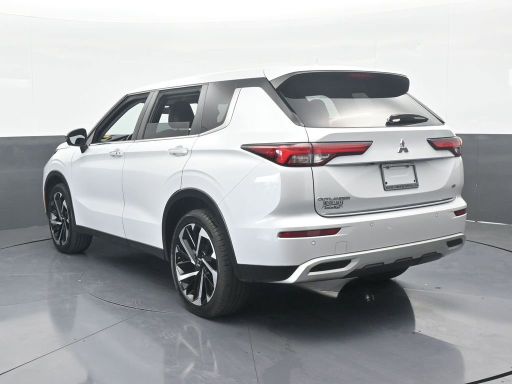Used 2022 Mitsubishi Outlander SE image 4