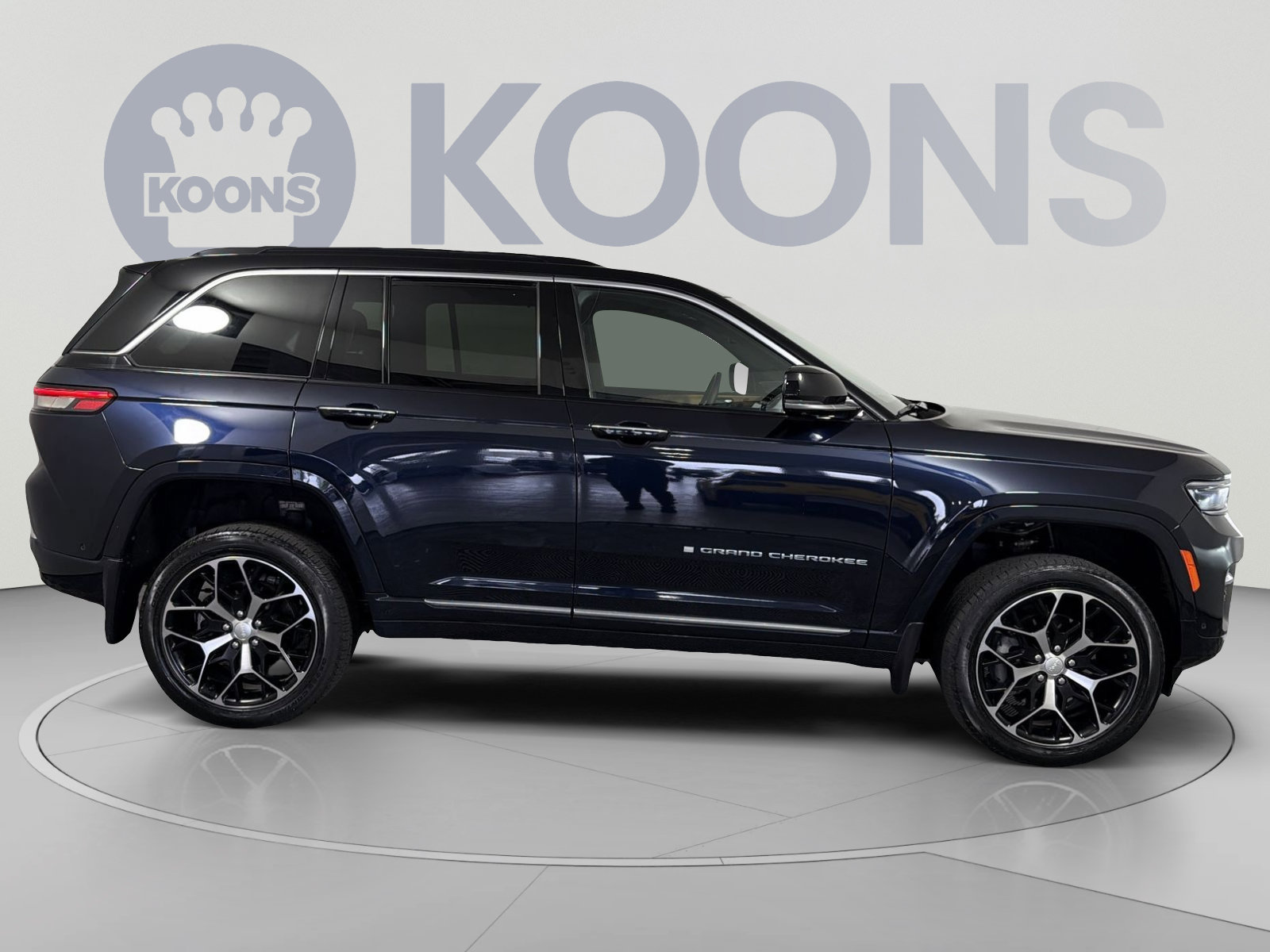 Used 2024 Jeep Grand Cherokee Summit AWD/4WD image 8