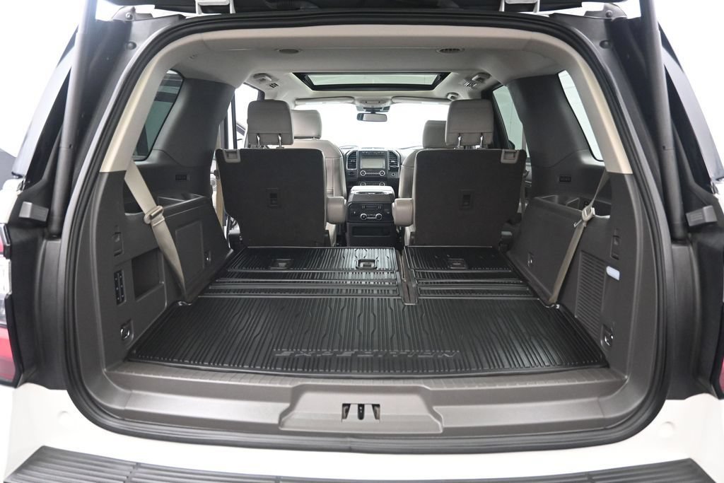 Used 2020 Ford Expedition Limited w/ Equipment Group 302A AWD/4WD image 33