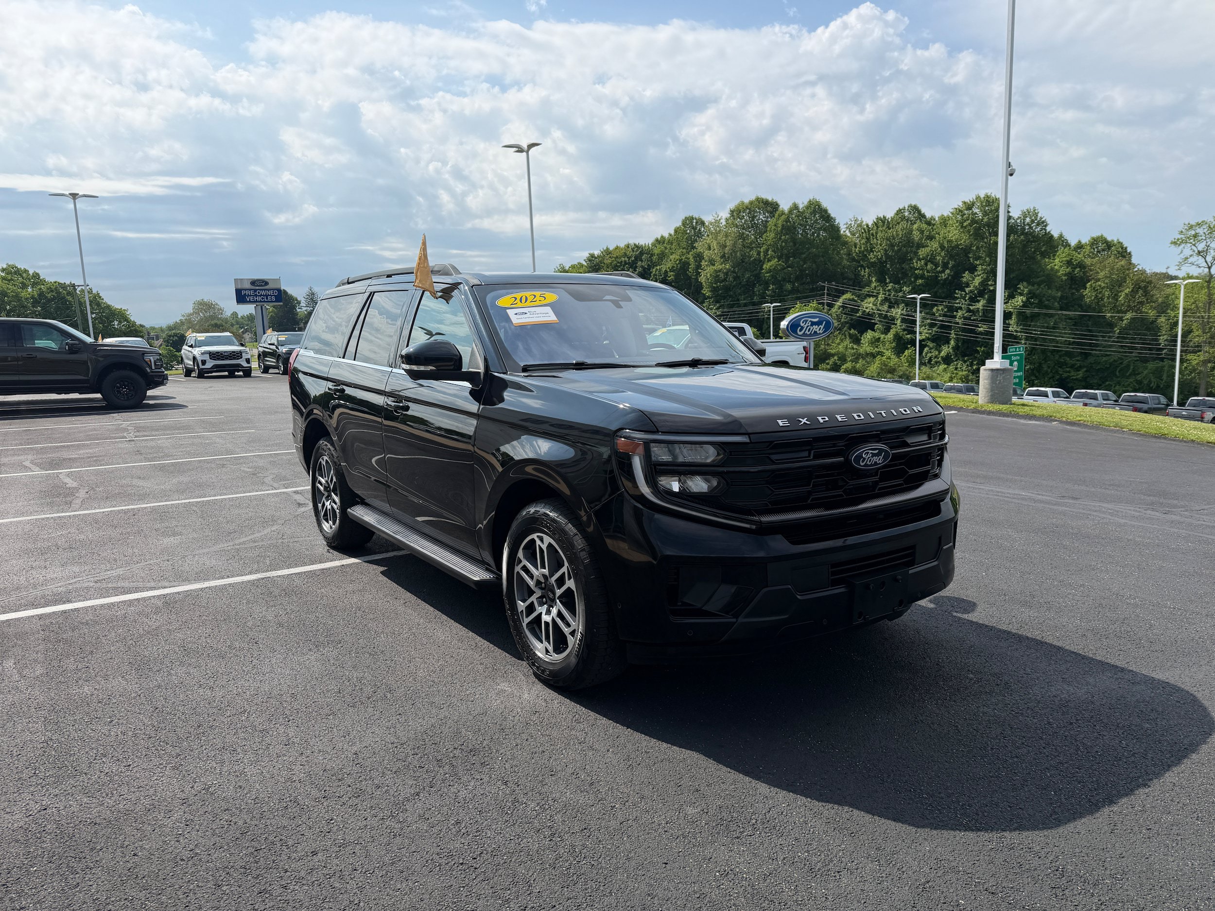 Certified 2025 Ford Expedition Active AWD/4WD image 4