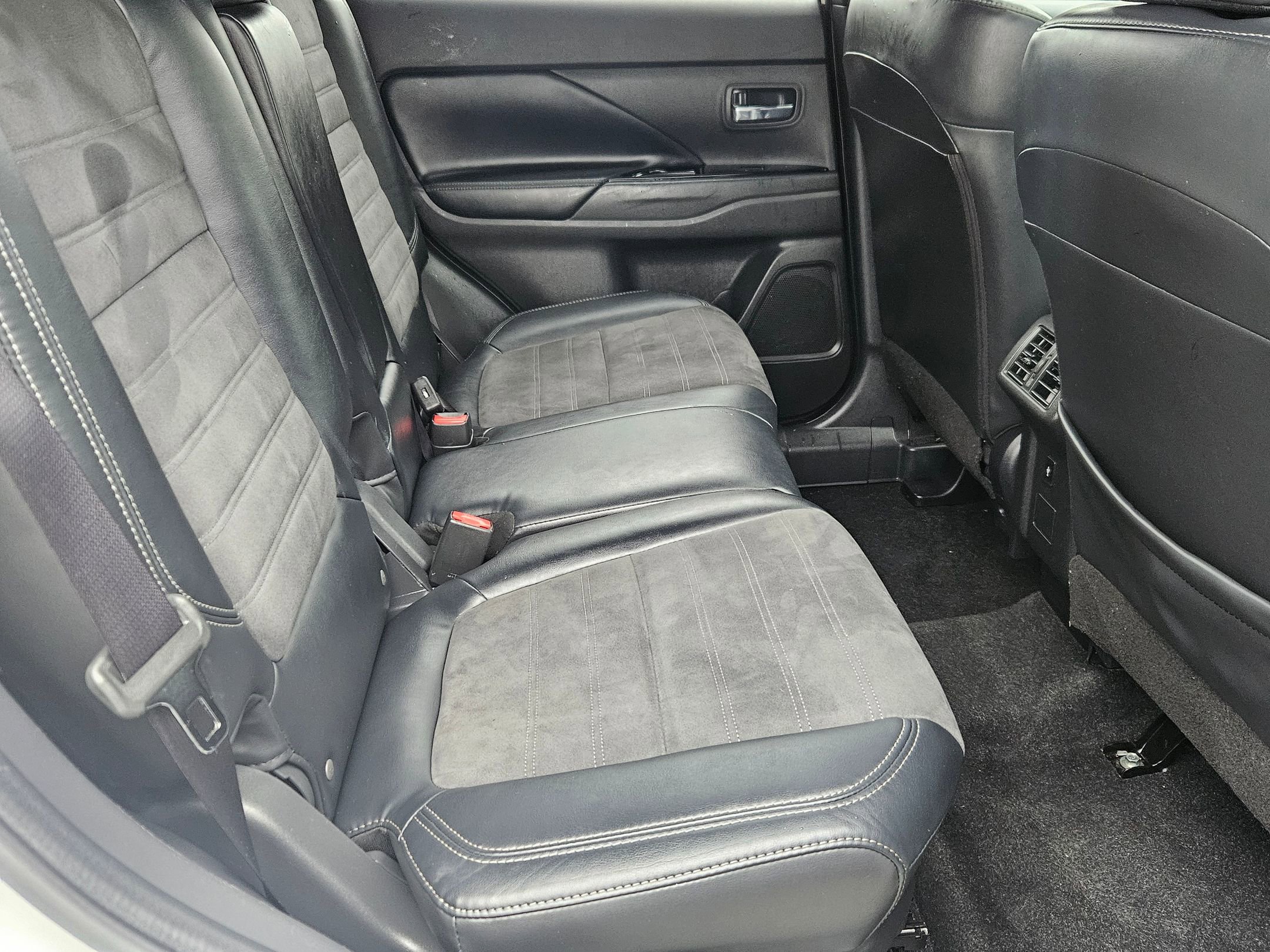 Used 2019 Mitsubishi Outlander SE AWD/4WD image 29