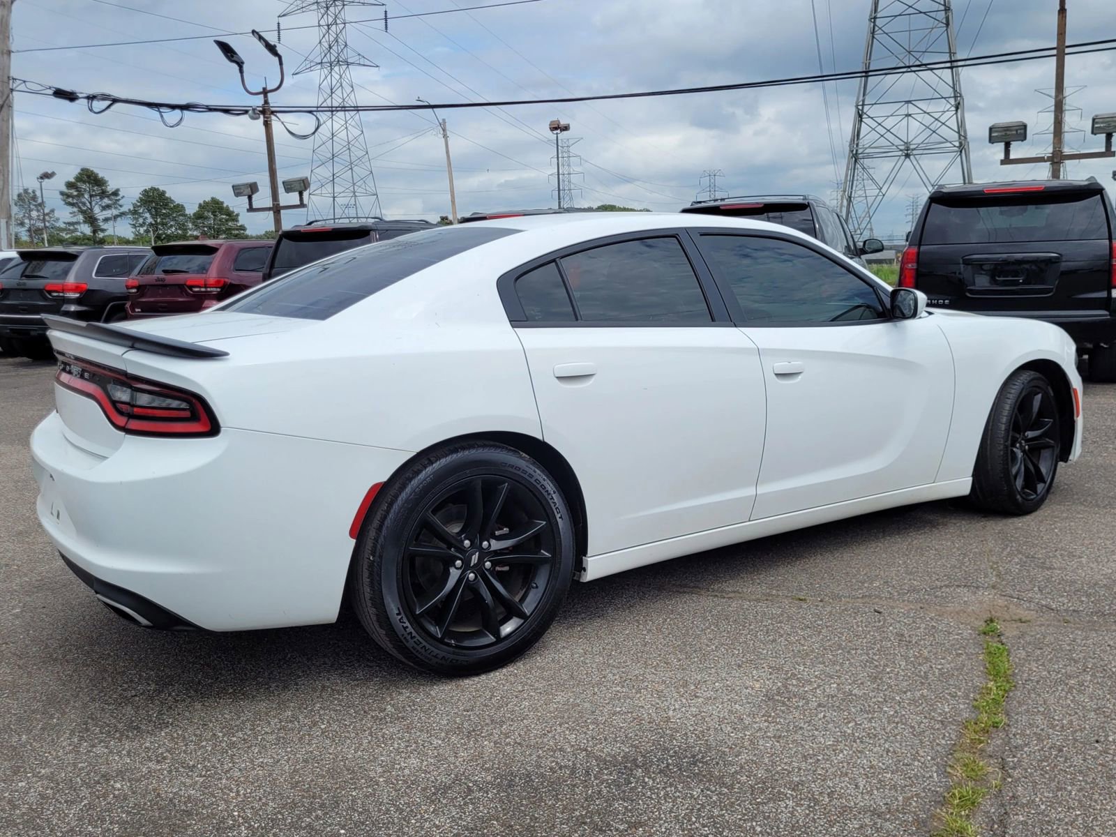 Used 2017 Dodge Charger SE w/ Blacktop Package RWD image 6