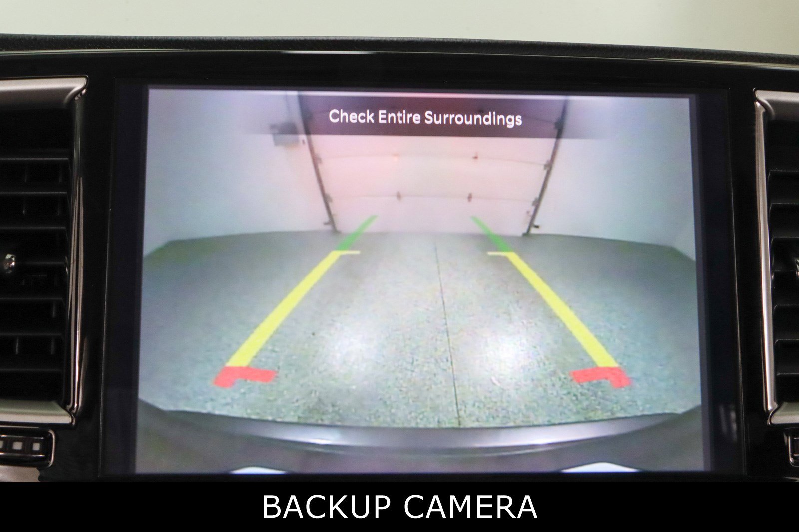 Used 2023 Chrysler Pacifica Touring-L image 18