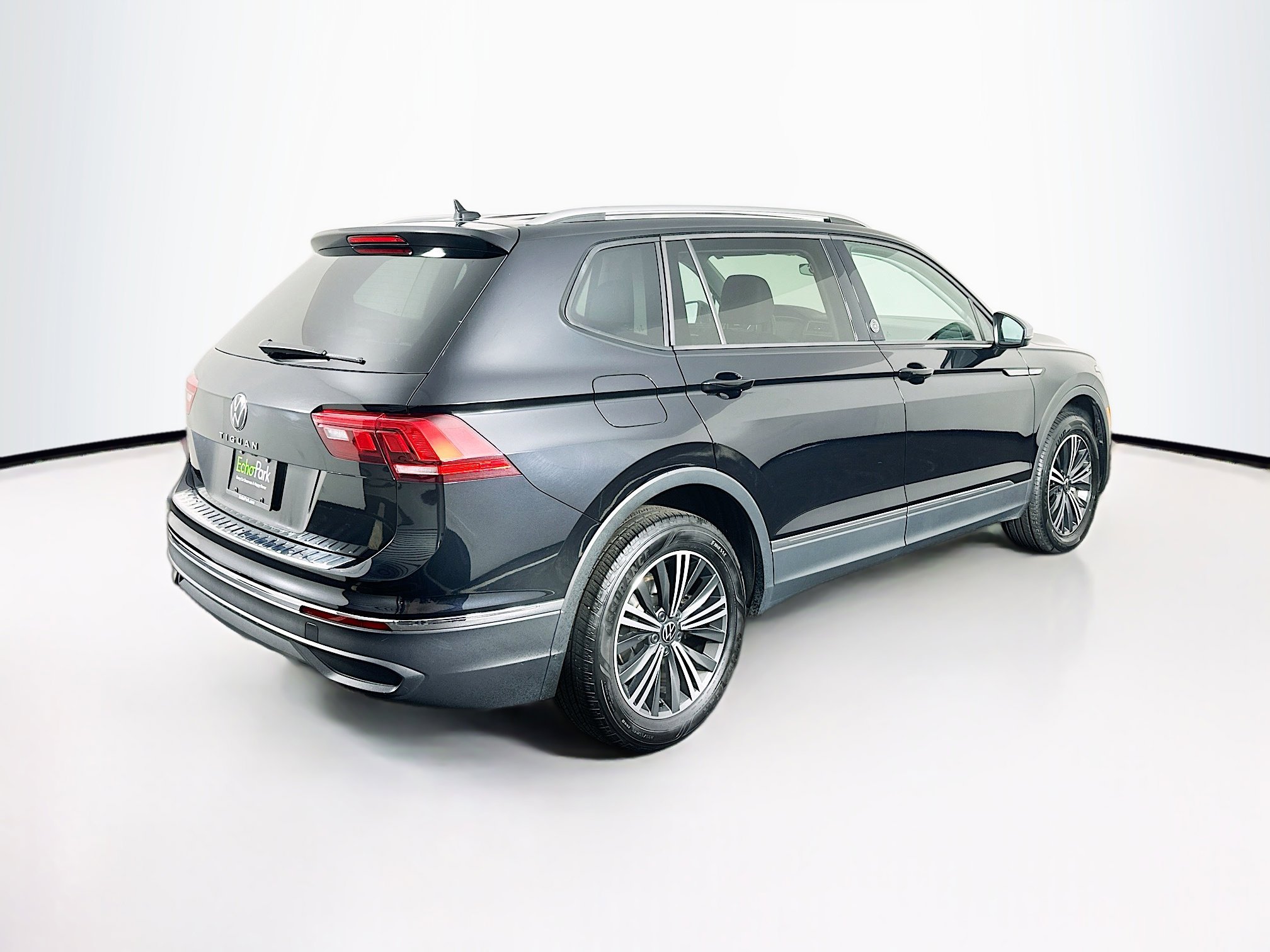 Used 2024 Volkswagen Tiguan SE image 9