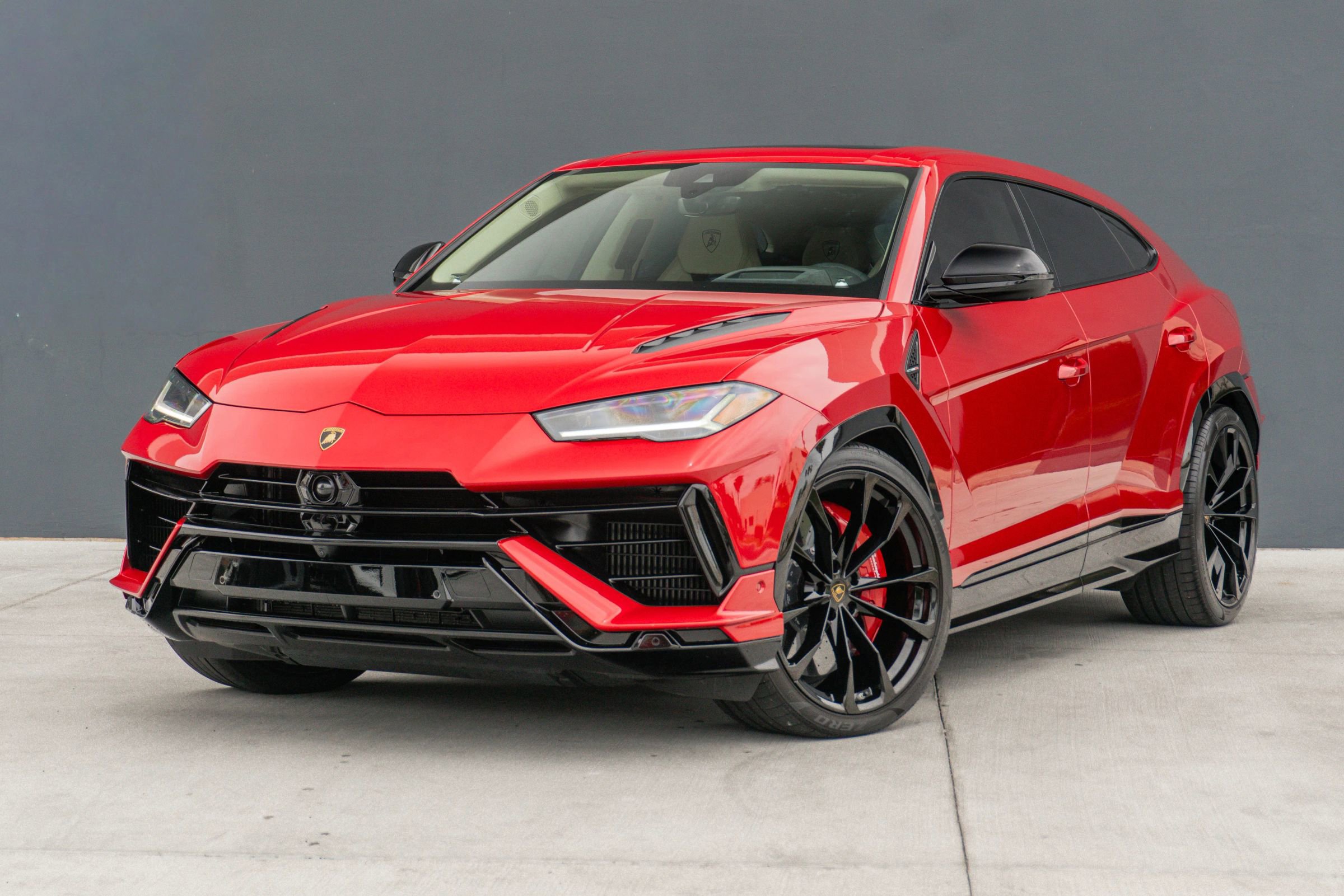 Used 2023 Lamborghini Urus S image 3