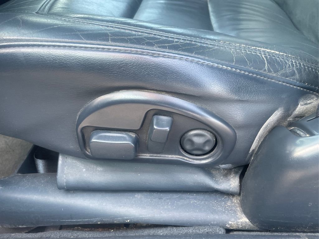 Used 2001 Cadillac De Ville w/ Comfort/Convenience Pkg FWD image 16